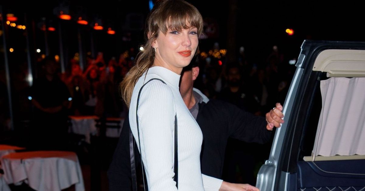 Taylor Swift’s Plunging Zimmermann Dress Is Held up by Just 2 Strings Taylor Swift’s Plunging Zimmermann Dress Is Held up by Just 2 Strings