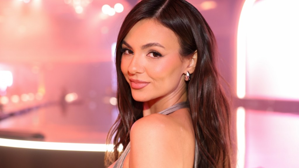 Victoria Justice Naked perfume