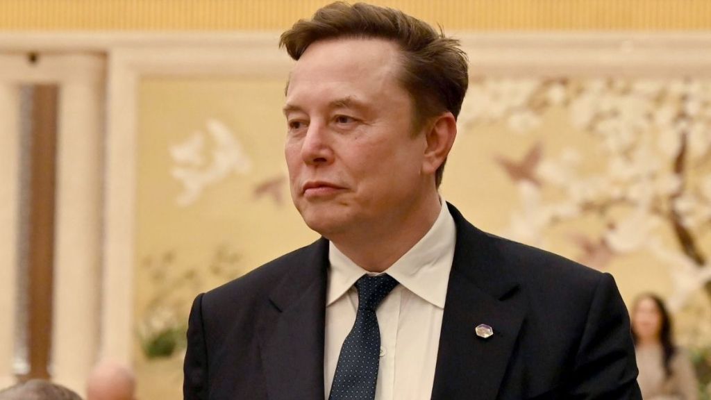 Elon Musk Targets Jeff Bezos' Ex-Wife’s $26B Donations