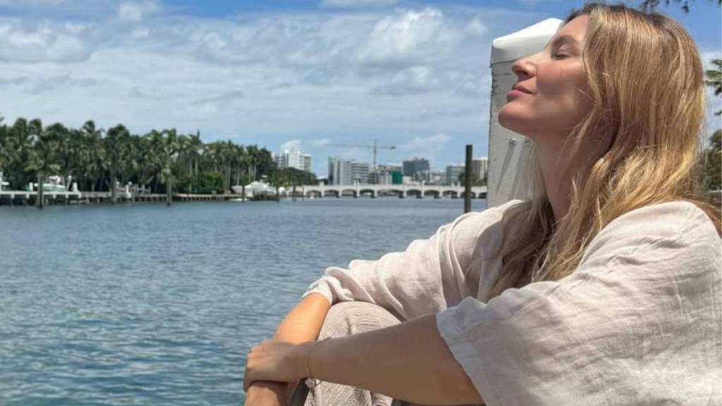Gisele Bundchen's Legs Steals the Spotlight in a Jaw-Dropping High-Slit Gown
