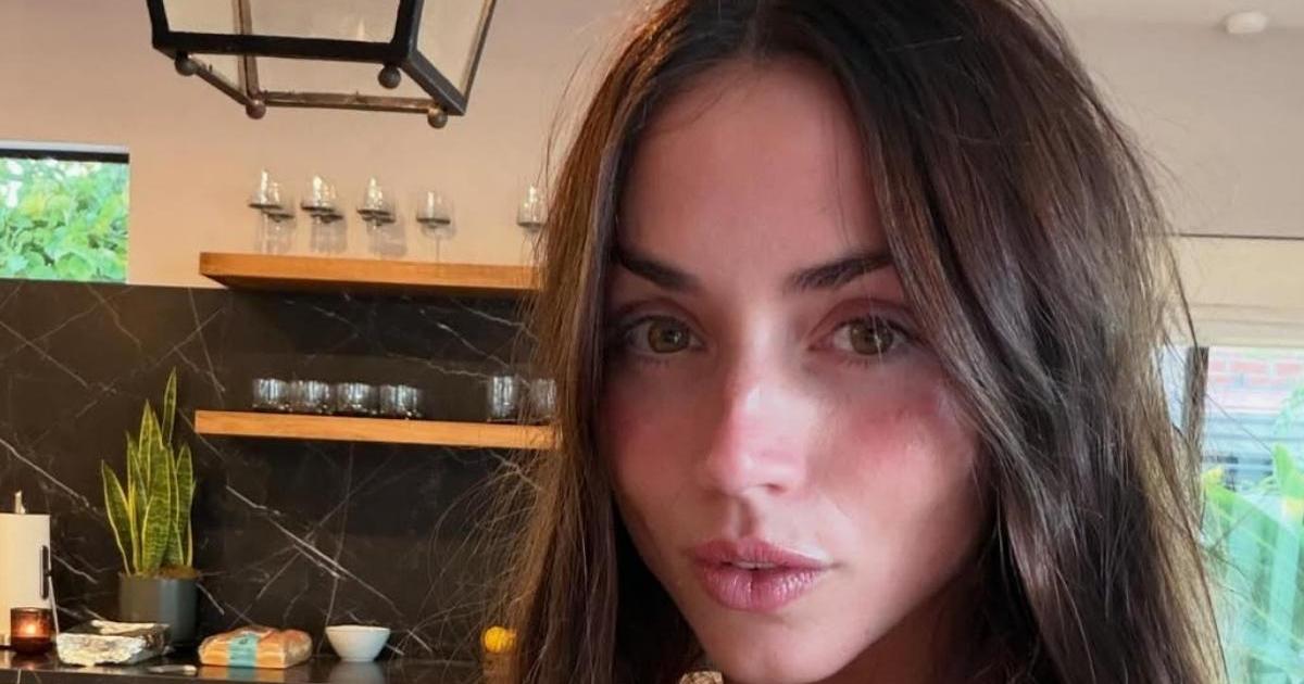 Ana de Armas Puts Her Toned Abs on Display in Teeny Tiny Bra Top