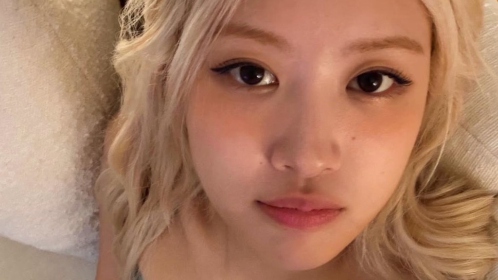 BLACKPINK’s Rosé Pushes Naked Dressing Further in a Completely See-Through Look