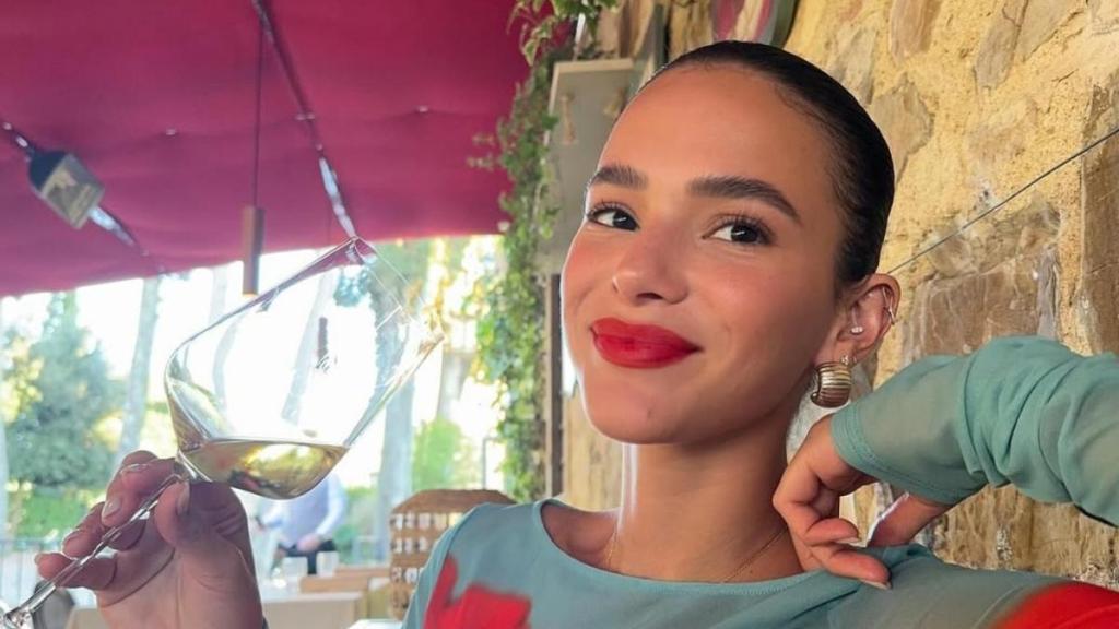 Bruna Marquezine Rocks a Skimpy Bikini in Beach Outing With Boyfriend