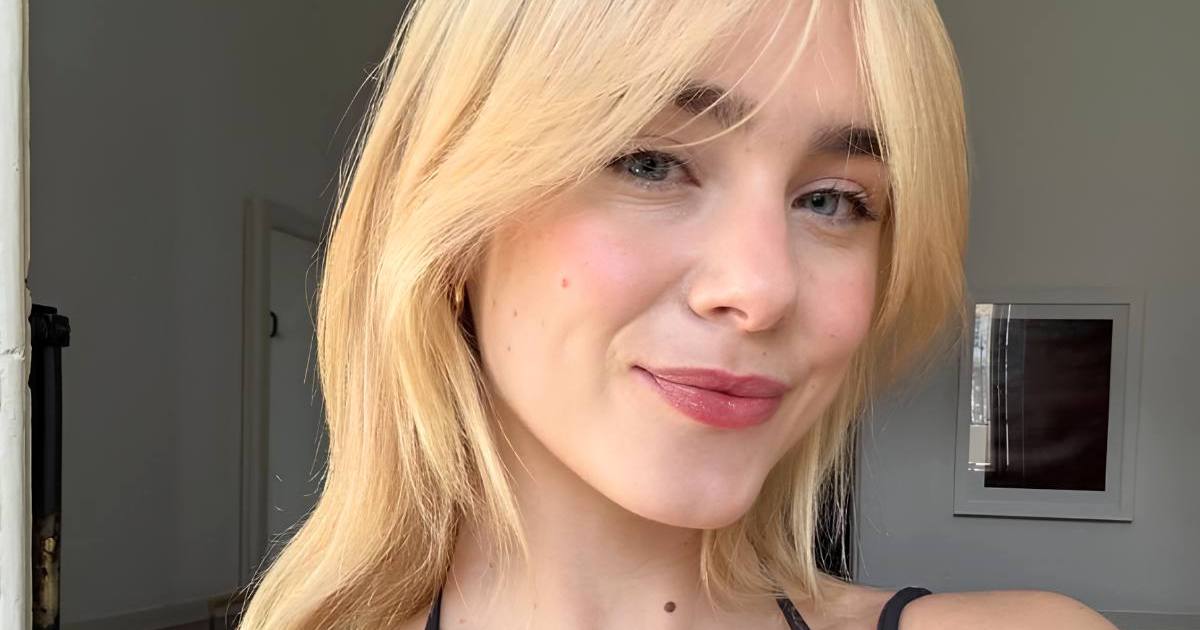 Clara Galle’s Tiny Bra-Top Gets Overshadowed by Her Tempting Expressions