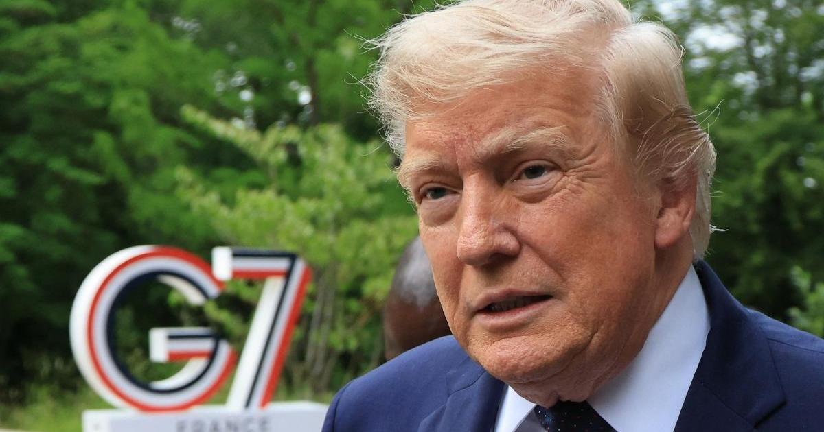 Donald Trump Appears Unsure Where to Go After G7 Group Photo