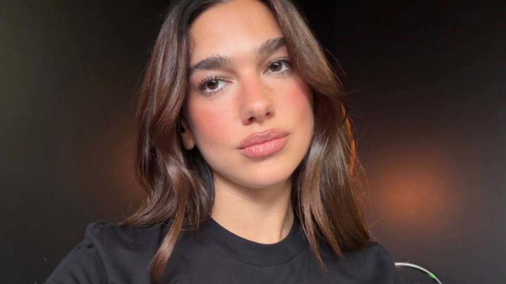 Dua Lipa bathtub photo