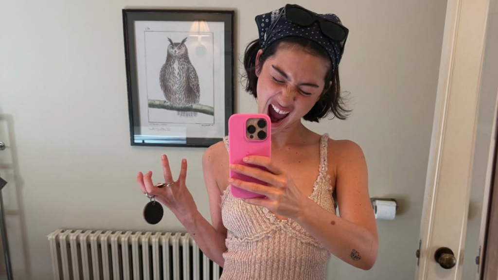 Gracie Abrams' Backless Dress Bares Her Sides Completely & Dips Real Low