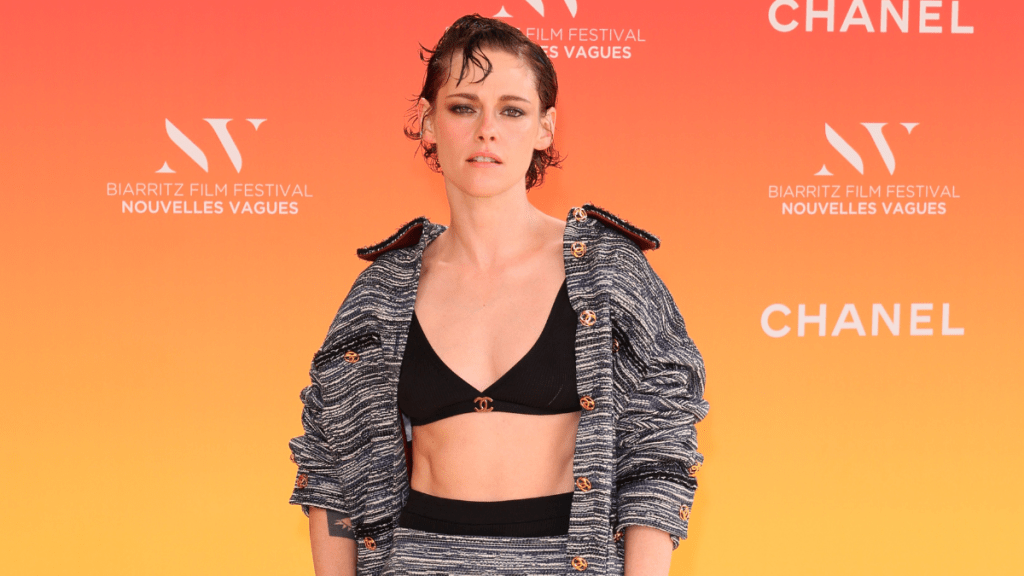 Kristen Stewart’s Unbuttoned Chanel Jacket Gives a Cheeky Bralette Peek