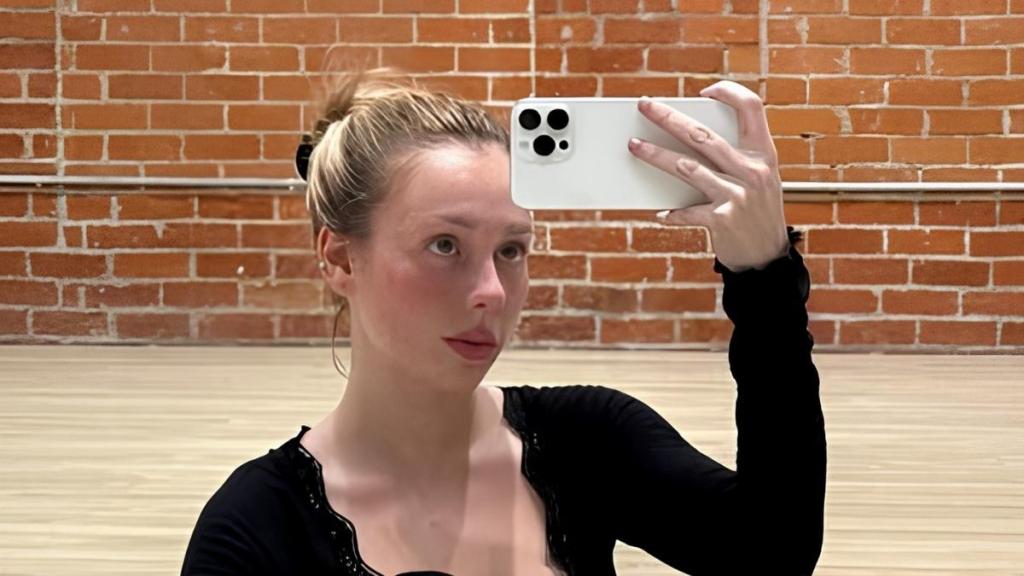 Ester Expósito’s Plunging Dress Has a Bold Cutout at the Best Place Possible