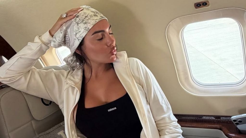 Cristiano Ronaldo's Fiancée Shows Off More Than Just Curves in a Plunging Swimsuit