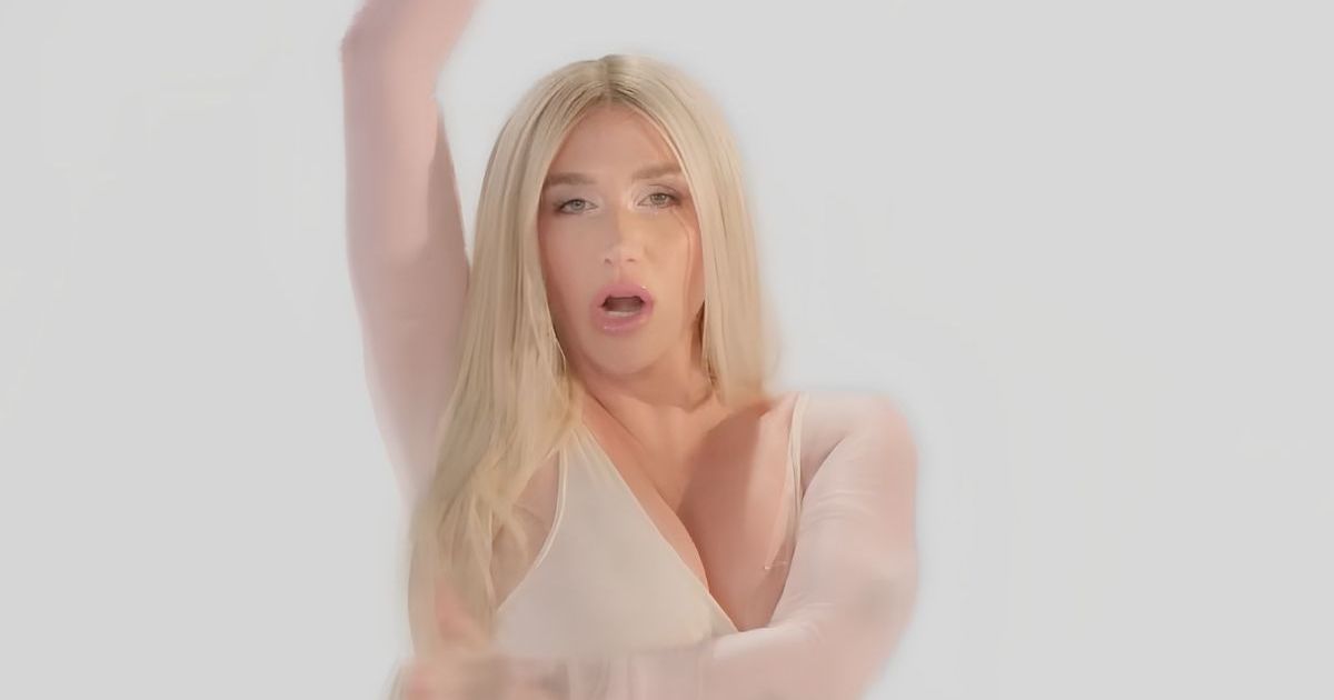 Kesha’s Putting Her Rear Curves on Display Has Fans Calling Her a ‘Baddie’