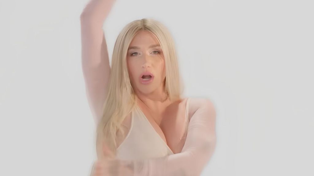 Kesha’s Putting Her Rear Curves on Display Has Fans Calling Her a ‘Baddie'