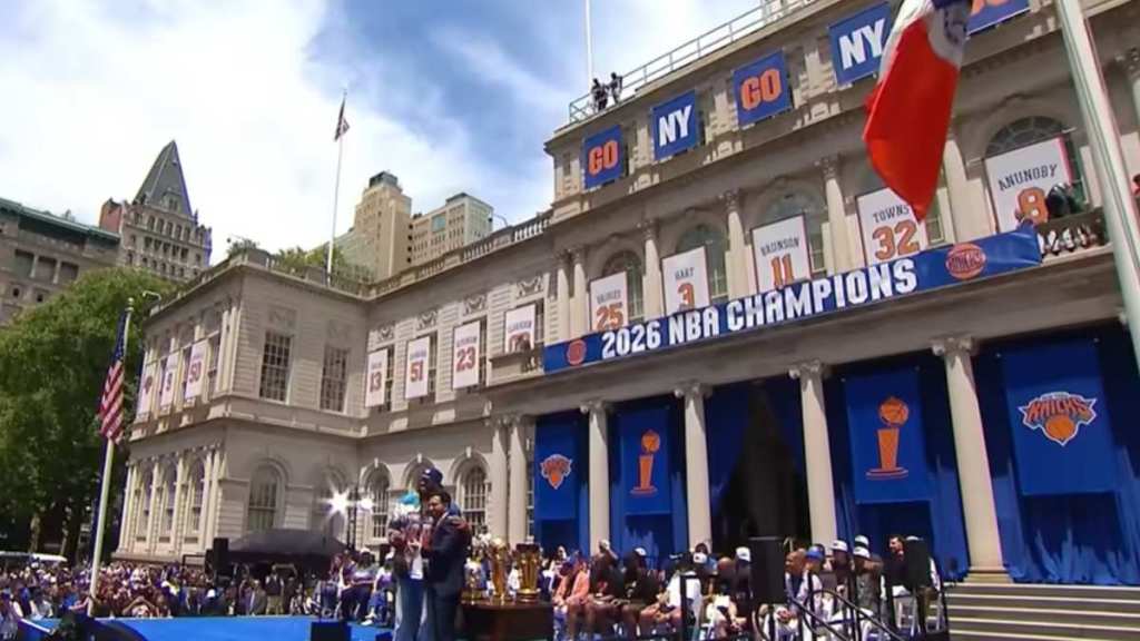 Knicks Parade Brawl Turns NSFW as Woman Twerks Mid-Fight