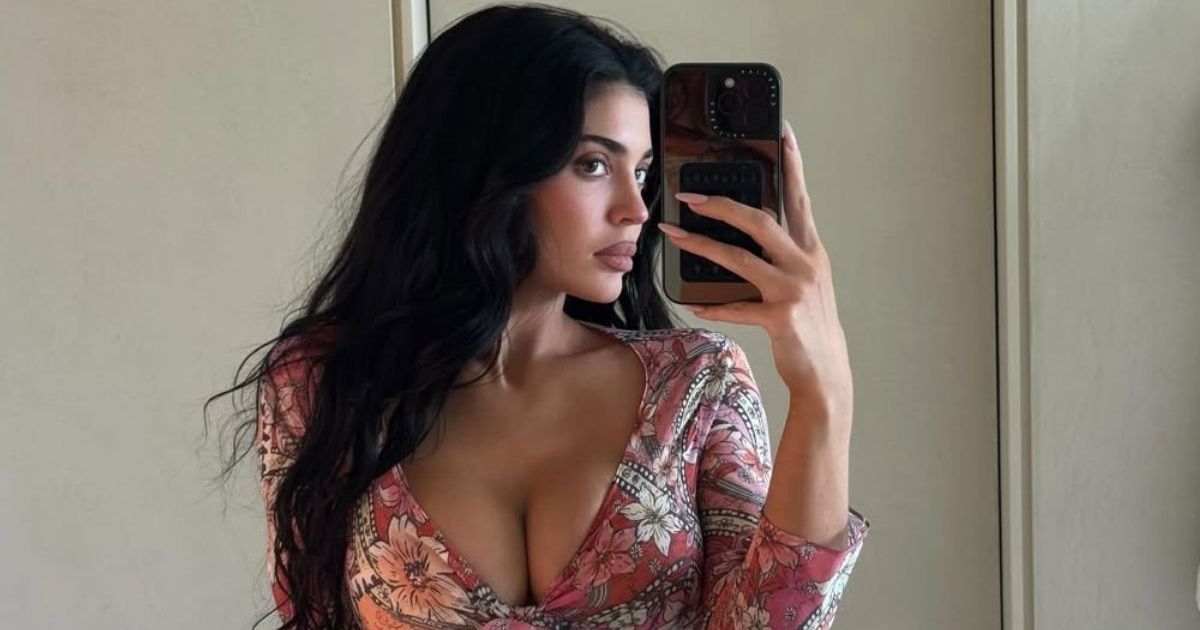 Kylie Jenner’s Low-Cut Top Will Distract You From Everything Else Kylie Jenner’s Low-Cut Top Will Distract You From Everything Else