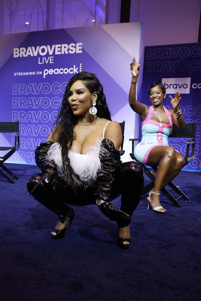 Kelli Potter dropping to the floor at BravoCon 2025 while Shamea Morton cheers her on in the background