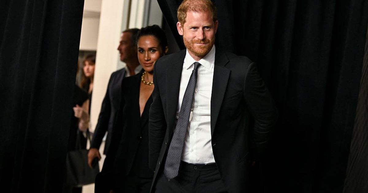 Prince Harry & Meghan Markle Can’t Ignore One Palace Signal — Source