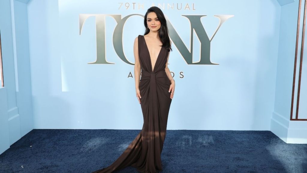 Rachel Zegler’s Waist-Grazing Neckline Has Fans Doing a Double Take