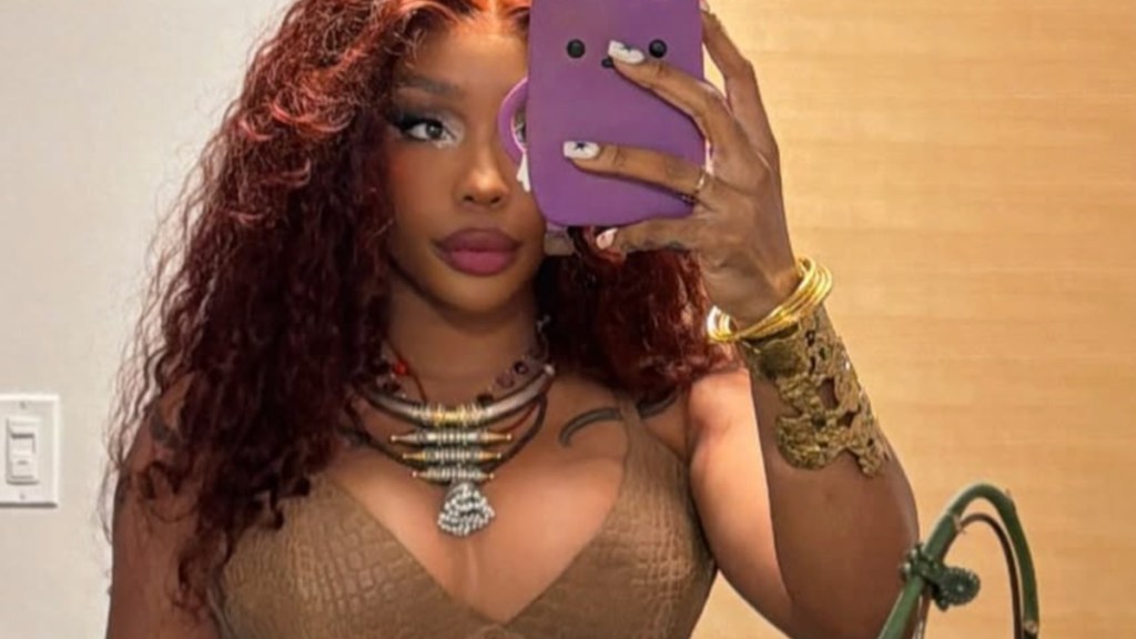 SZA's Curve-Clinging Dress Is All About One Daring Neckline