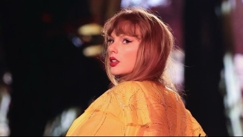 Taylor Swift’s Surprise Cameo Steals the Show From Travis Kelce
