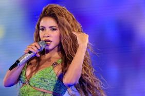 Shakira’s Plunging Minidress Features a Cutout So Tiny It’s Easy to Miss at First Glance