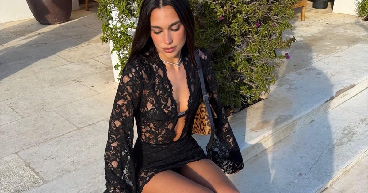 Dua Lipa’s Sports Bra Top Looks Like It’s Held Together&hellip;