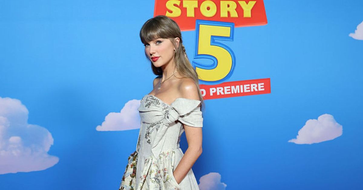 Taylor Swift Turns up the Heat in Micro Minidress & Alevi…