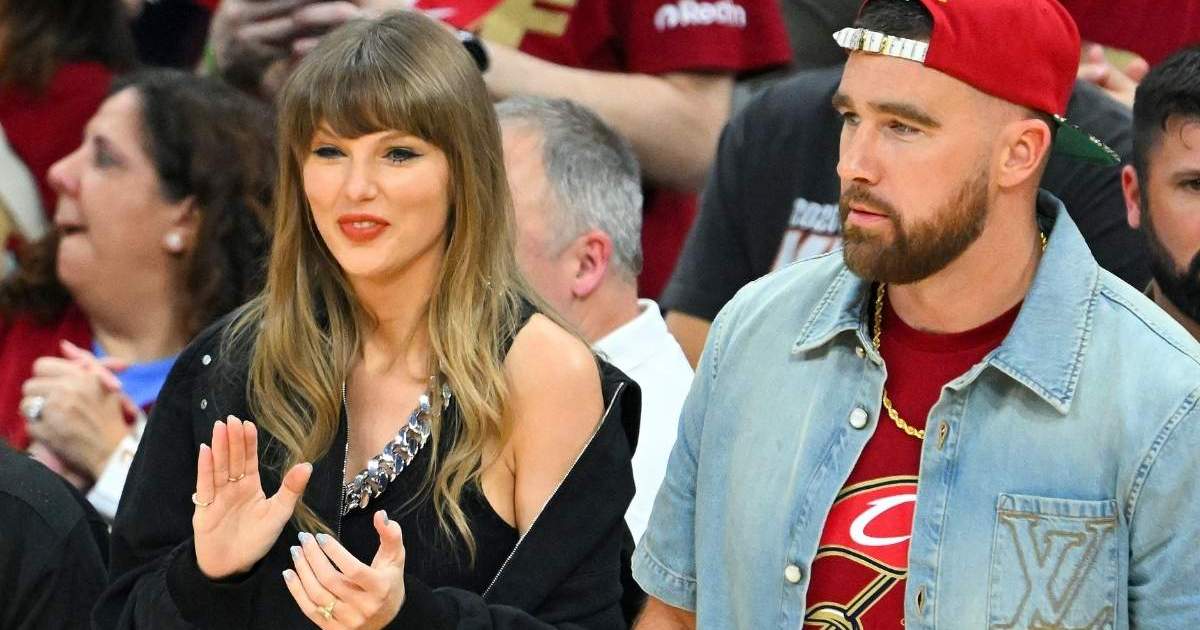 Taylor Swift’s Figure-Hugging Velvet Dress Was Made for New York Nights