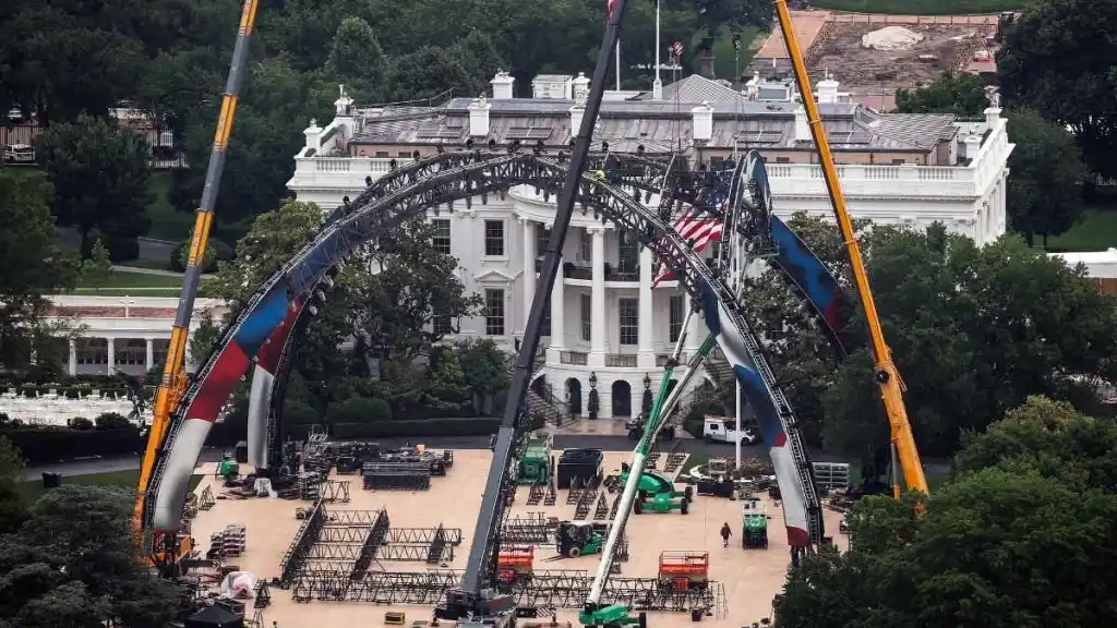 White House Draws 'Six Flags' Comparison Amid UFC Cage & Ballroom Plans
