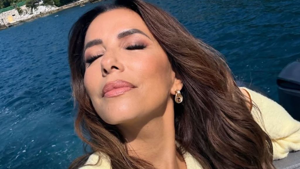 Eva Longoria Has a 'Golden Moment' in Plunging Carolina Herrera Gown
