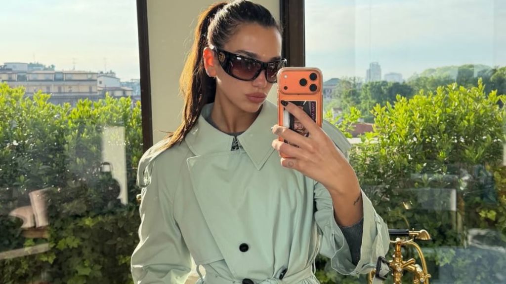 Honeymooner Dua Lipa's Sculpted Abs in Stringy Bikini Almost Look Unreal