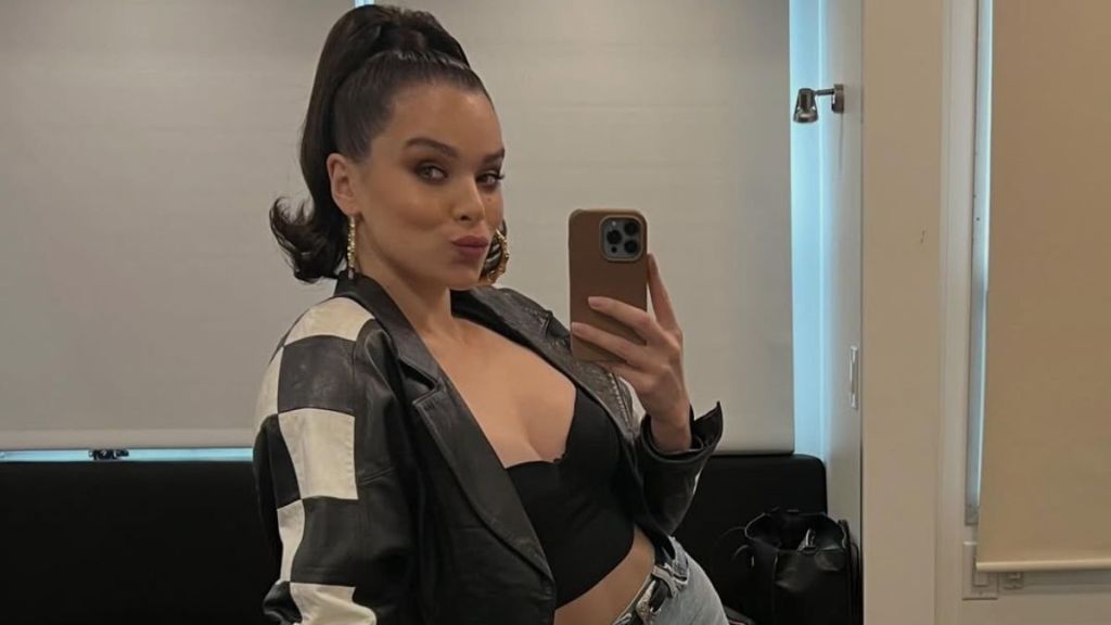 Hailee Steinfeld’s Baby Girl Has Already Taught Her an ‘Unexpected’ Lesson