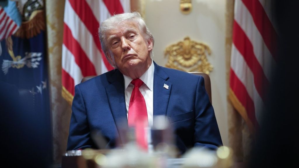 Seth Meyers Mocks Donald Trump’s Obvious Naps Amid White House Damage Control