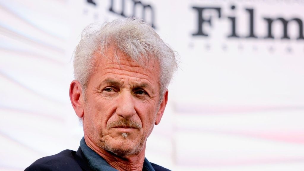 Oscar-Winner Sean Penn Faces Backlash for Comments About Selfies and Holocaust Reference