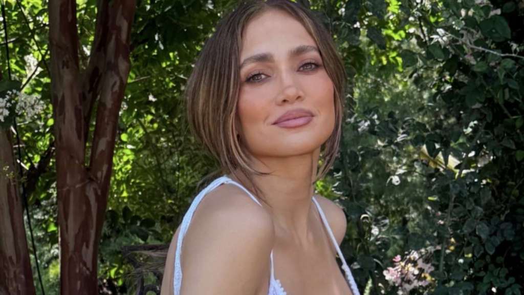 Jennifer Lopez's Elie Saab Dress Has a Bold Fully See-Through Lace Surprise