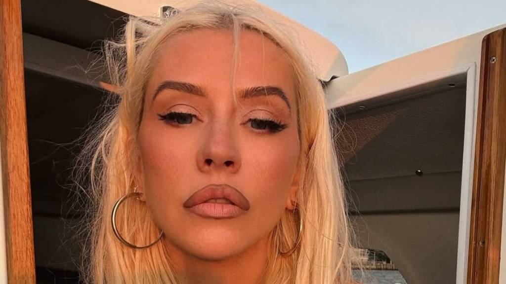Christina Aguilera's High Slit Tom Ford Dress Also Dips Dangerously Low