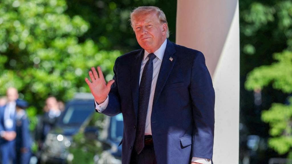 Donald Trump Appears to Head Toward Wrong Exit After AF1 Speech