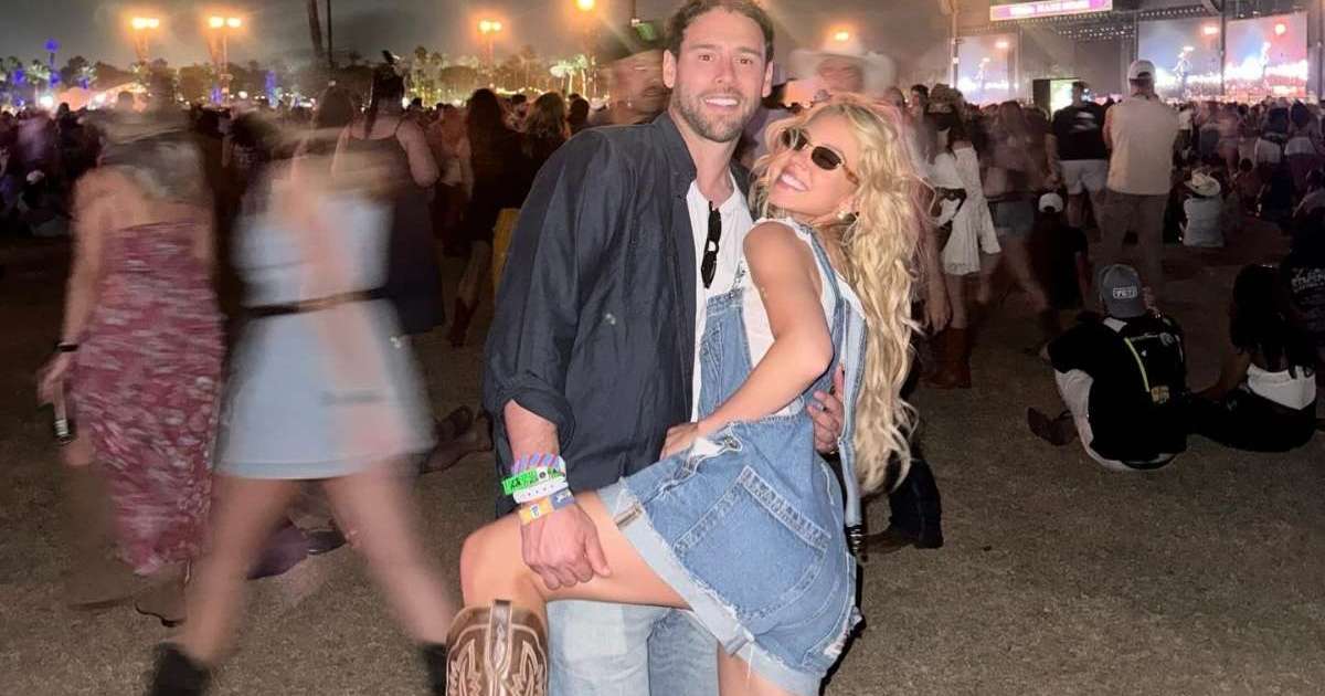 Sydney Sweeney Wraps Her Legs Around Scooter Braun & Kisses Him