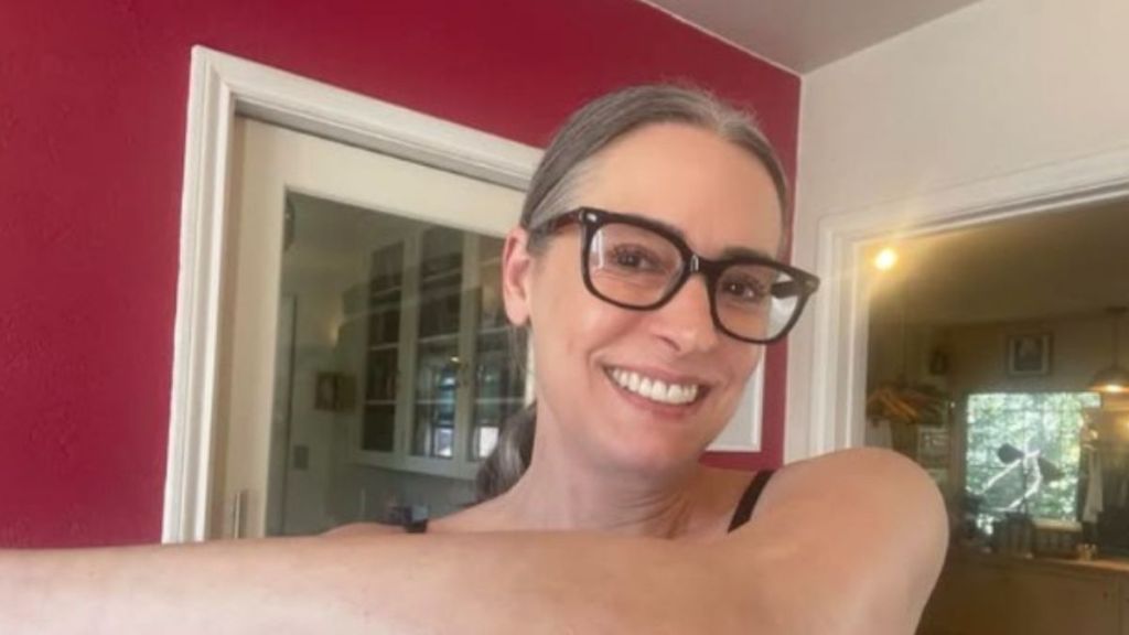 Criminal Minds Star Apologizes After Telling Critic ‘You Suck’