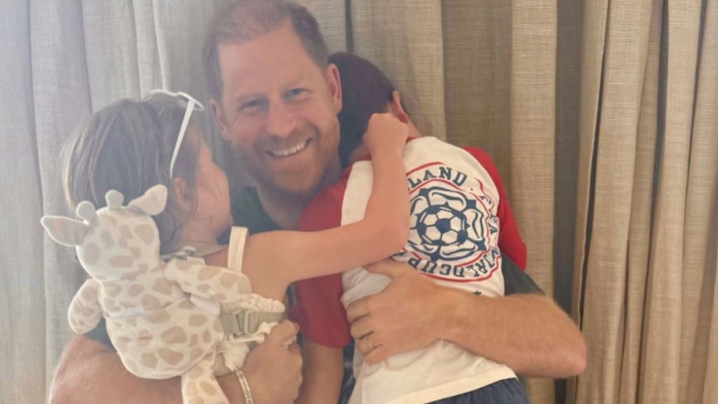 Meghan Markle’s Kids Embrace Dad Prince Harry in Sweet Father’s Day Photo