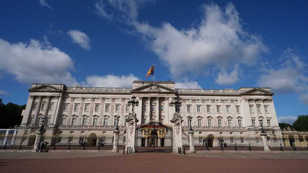 Buckingham Palace Cancels Changing of the Guard for This Reason
