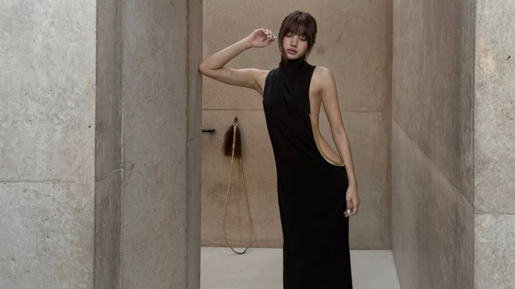BLACKPINK's Lisa's Figure-Hugging Dress Is Even Bolder From the Back