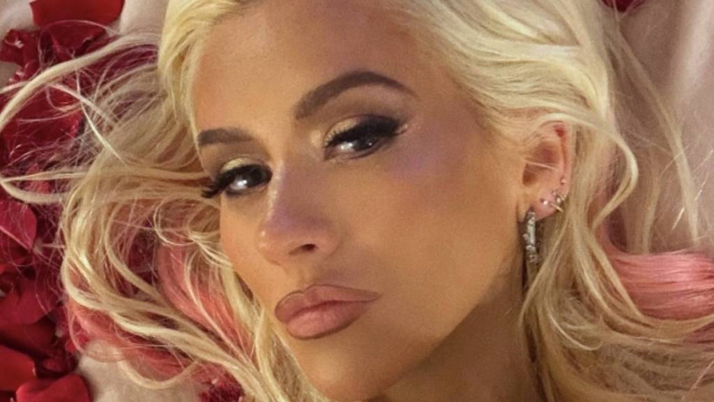 Christina Aguilera's Michael Kors Micro Shorts Ride High up Her Thighs
