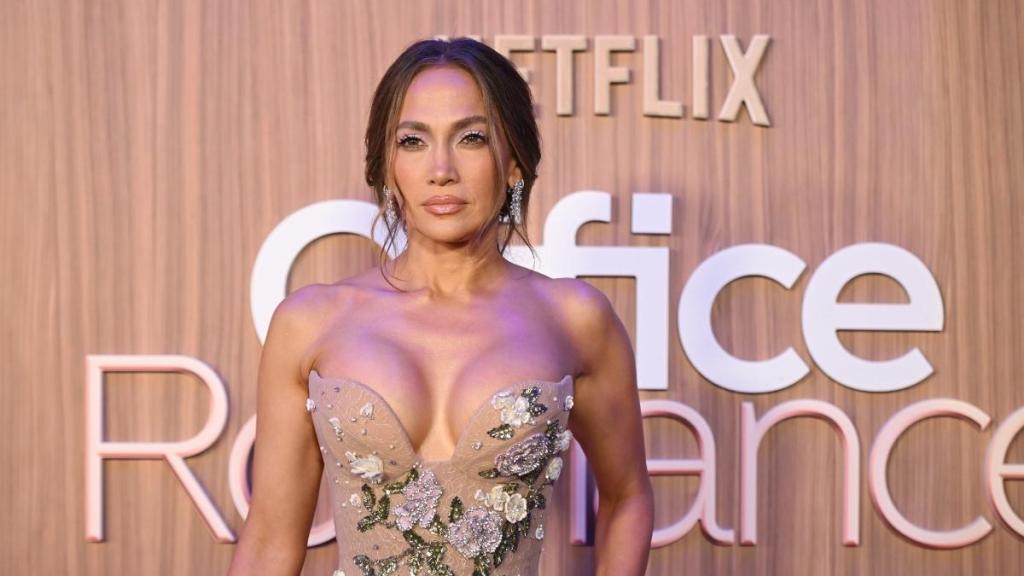Jennifer Lopez Suffering Through Heartbreak and Career Obstacles After Divorce — Source