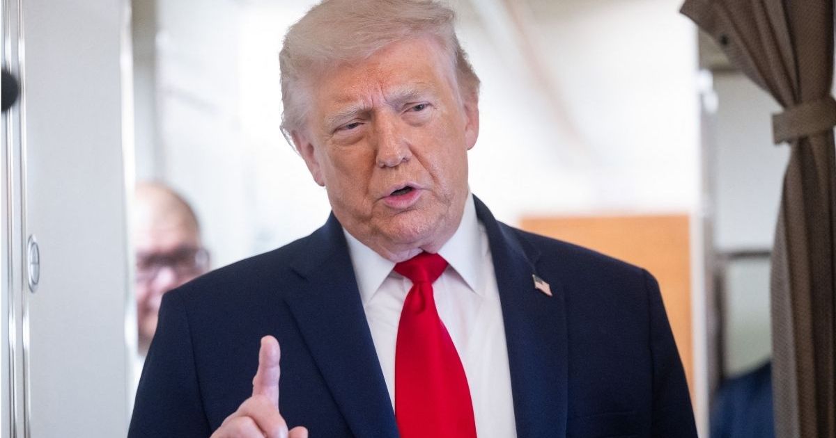 Donald Trump Gives Update on US Army Helicopter Crash in…