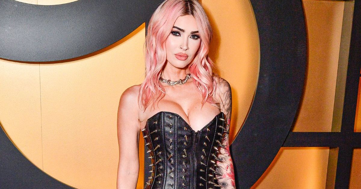 Megan Fox’s Staircase Pose Put All Eyes on Her Daring&hellip;