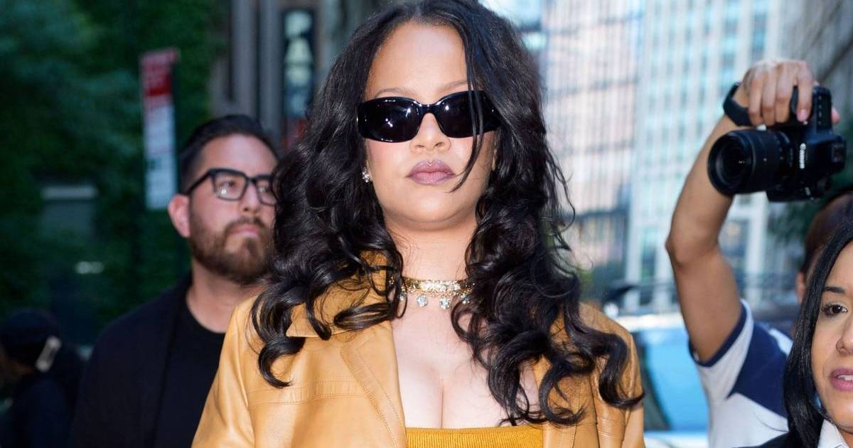 Rihanna Keeps It Sultry in Plunging Body-Hugging Alaia Dress…