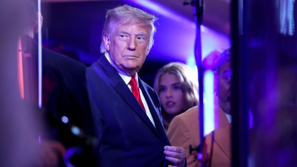 Donald Trump Was ‘Caught off Guard’ by This Knicks Game Moment — Expert
