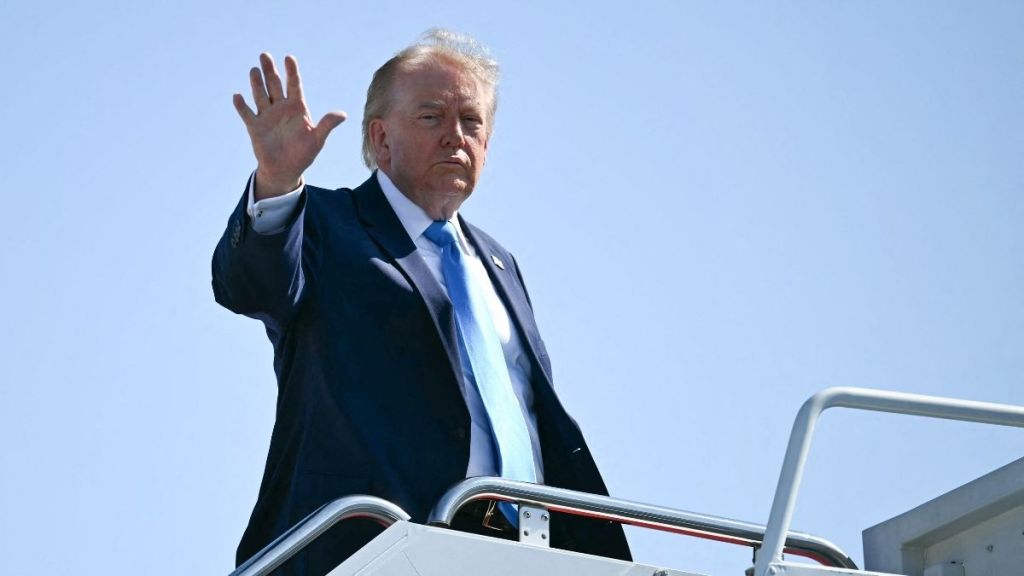 Trump Library’s Response To Request for President’s Twitter DMs Raises Eyebrows