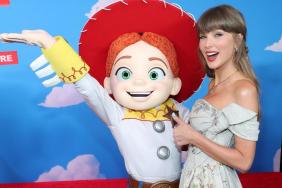 Taylor Swift Feels ‘Lucky’ as She Attends Toy Story 5 Premiere