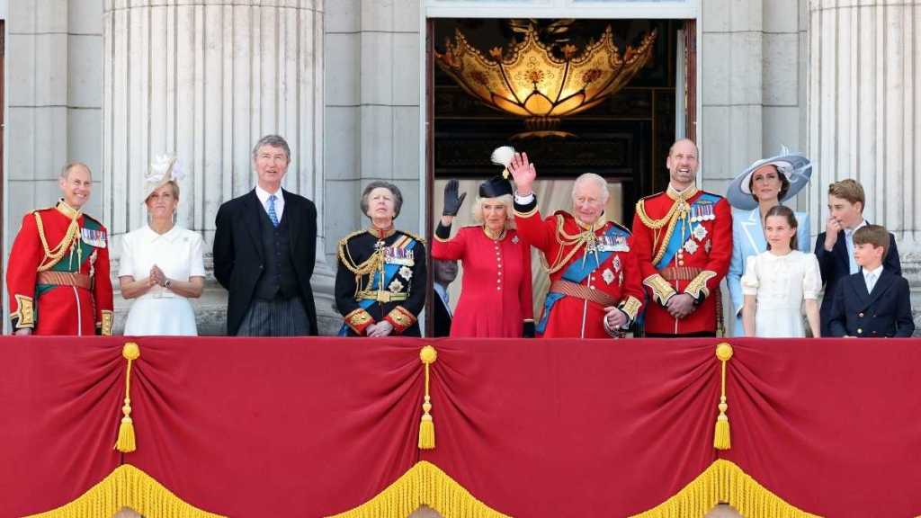 UK Poll Shows Royal Family Support at Historic Low